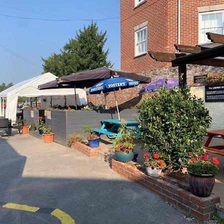 The Crown In Panzió Fordingbridge Kültér fotó