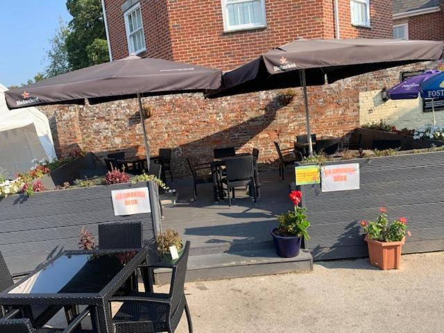 The Crown In Panzió Fordingbridge Kültér fotó